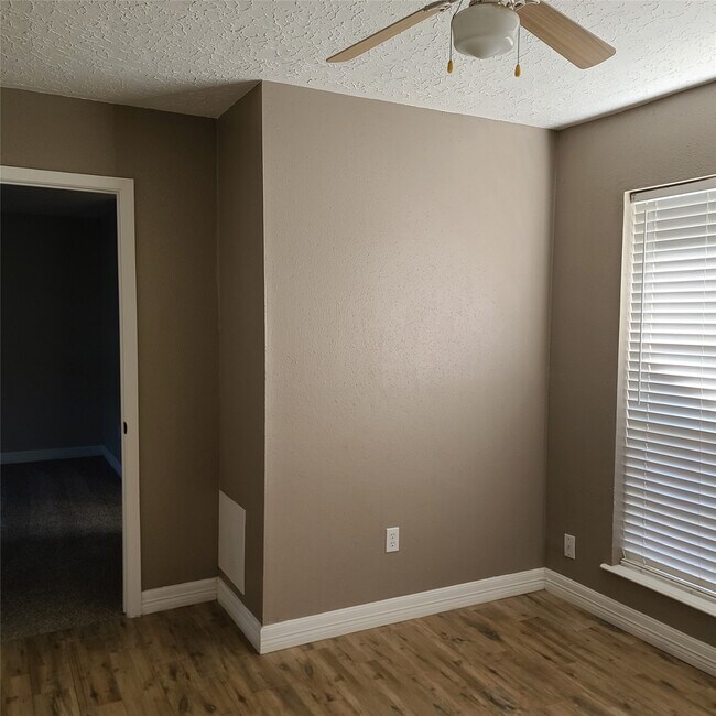 Building Photo - 3811 Nutwood Ln