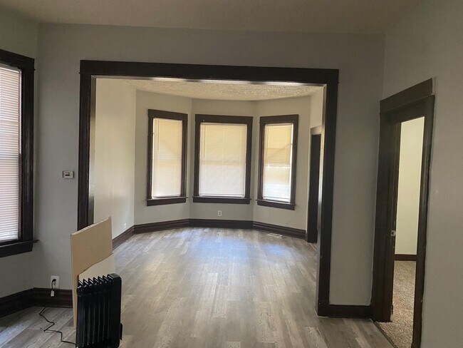 Primary Photo - Spacious 5 bedroom house