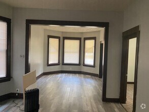 Building Photo - Spacious 5 bedroom house