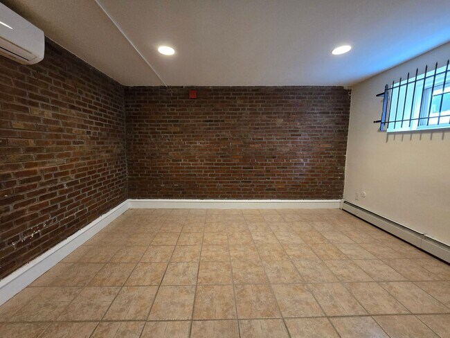 Building Photo - 313 N 34th St