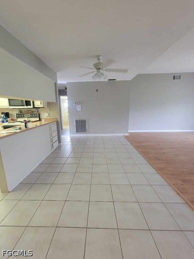 Building Photo - 10 Regency Ct