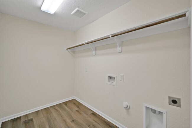 Building Photo - 187 Buckeye Dr
