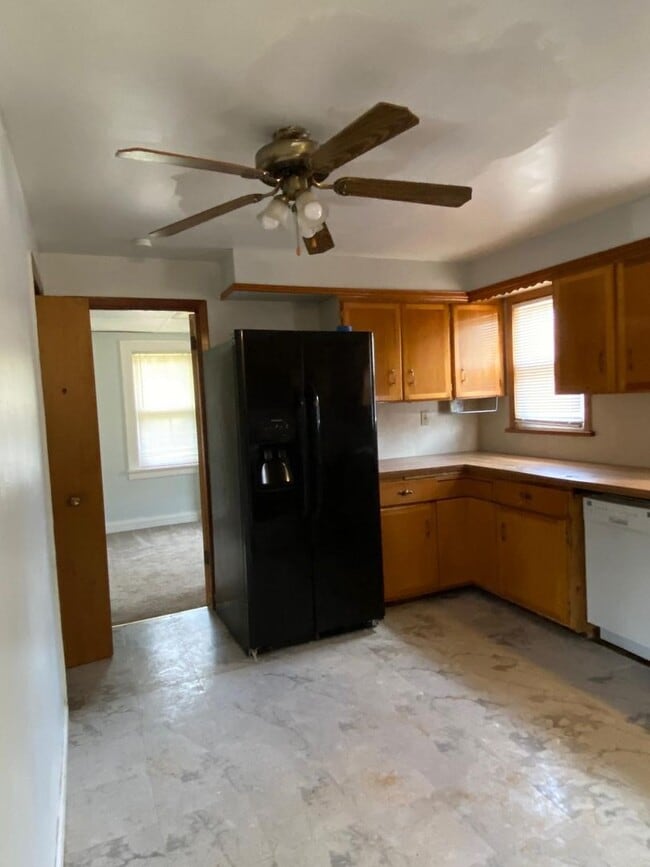 Building Photo - Charming Single-Family Home for Rent in Bedford — Quiet Street, Great Location!