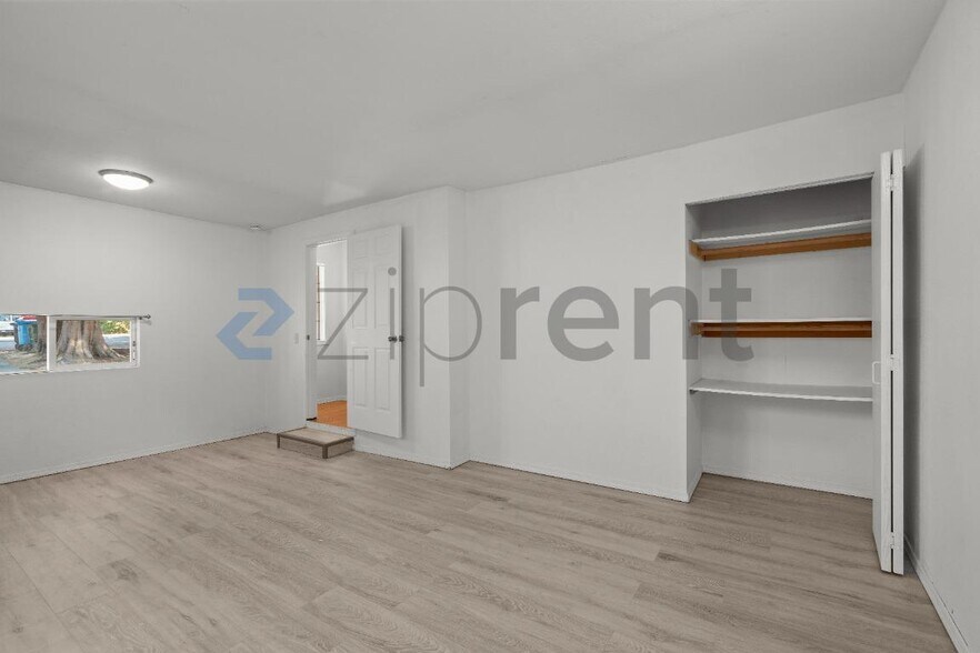 Building Photo - Unit Main House