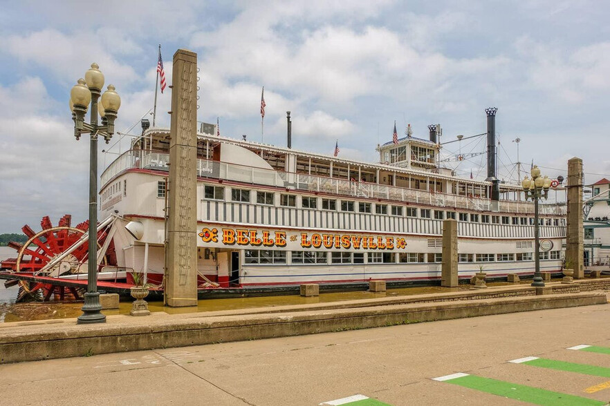 Building Photo - 633 E Main St