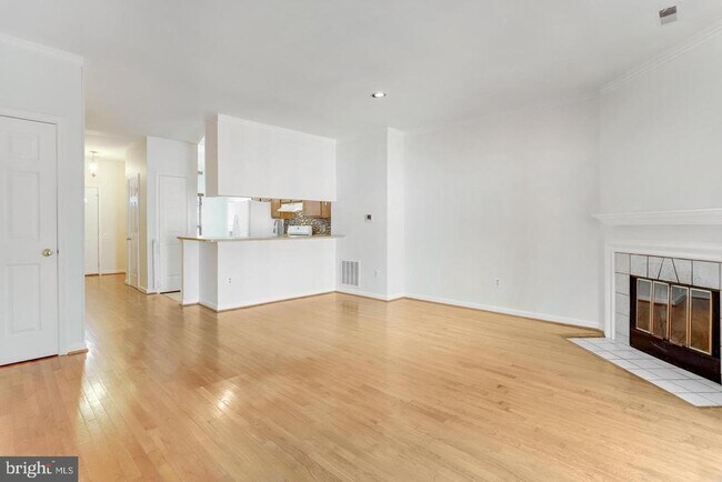 Building Photo - 7170 Westfield Ct