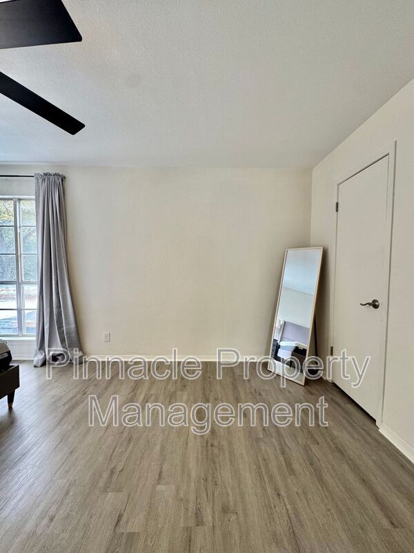 Building Photo - 2408 Lindenwood Dr