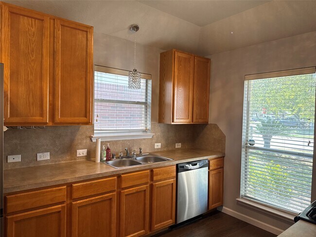 Building Photo - 15327 Summerlyn Point Ln