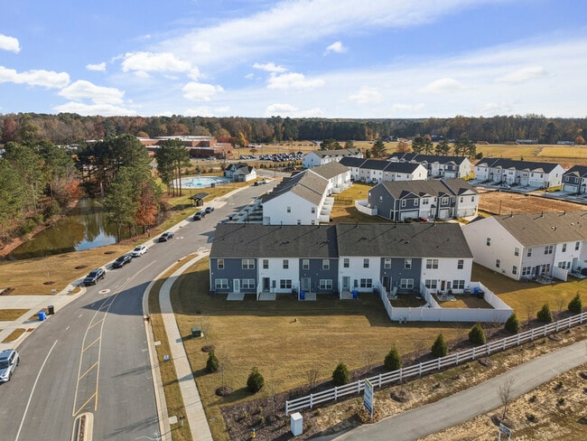 Building Photo - 153 Leo St