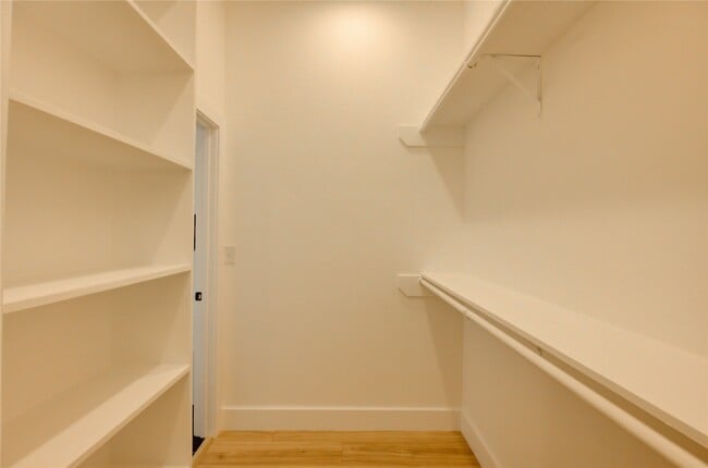 Building Photo - 811 E 39th St