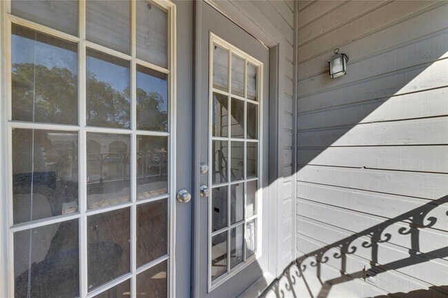 Building Photo - 2216 San Gabriel St