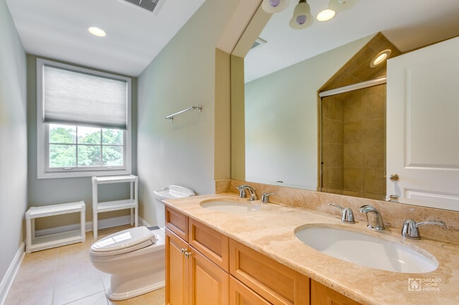 Building Photo - 932 Westmoor Rd