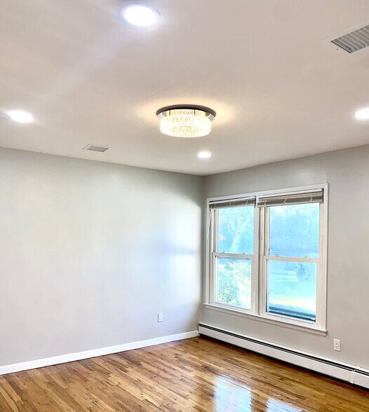 Building Photo - 418 S Marginal Rd