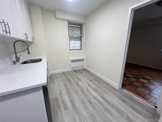 Building Photo - 30 Lake St