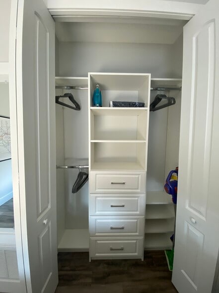 Building Photo - 249 8th Ave N