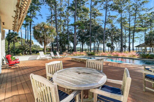 Building Photo - Private, Low Country Residence for Rent!