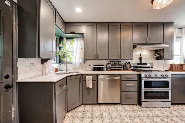 Building Photo - 3801 NW 25th St