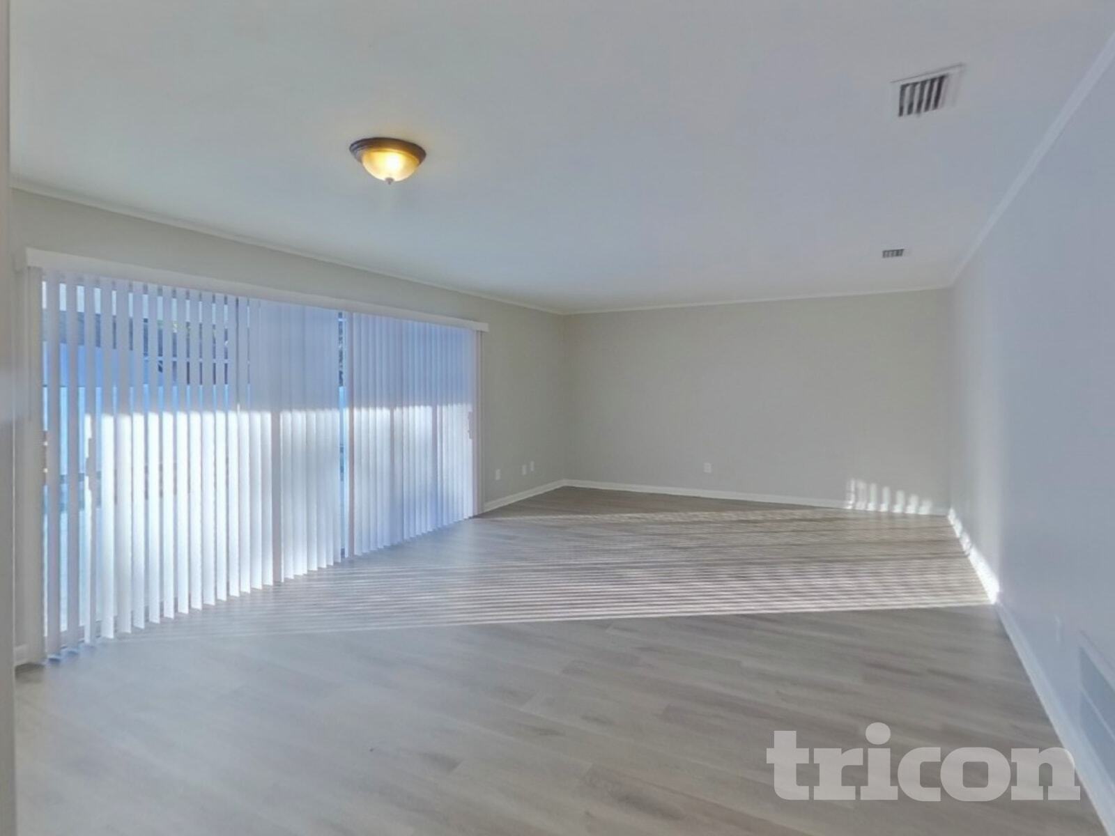 Building Photo - 7102 Woodfield Dr