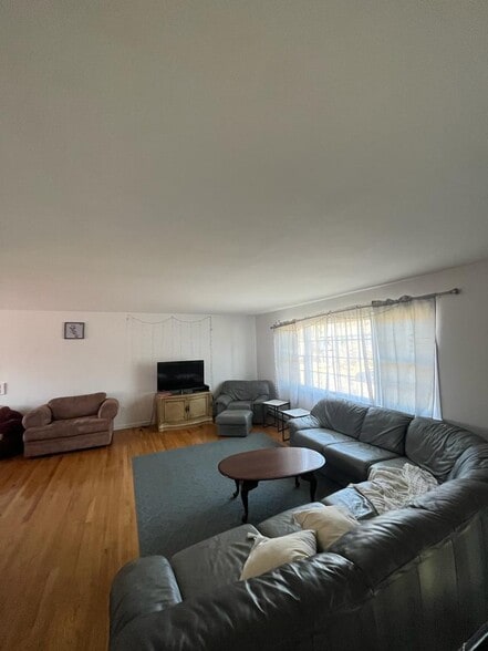 Building Photo - 123 Folino Dr