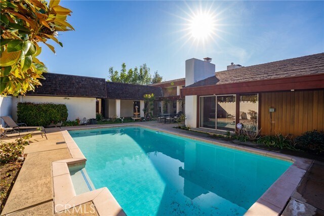 Primary Photo - 481 Dartmoor St