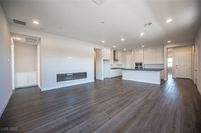 Building Photo - 117 Royal Cascade Ave
