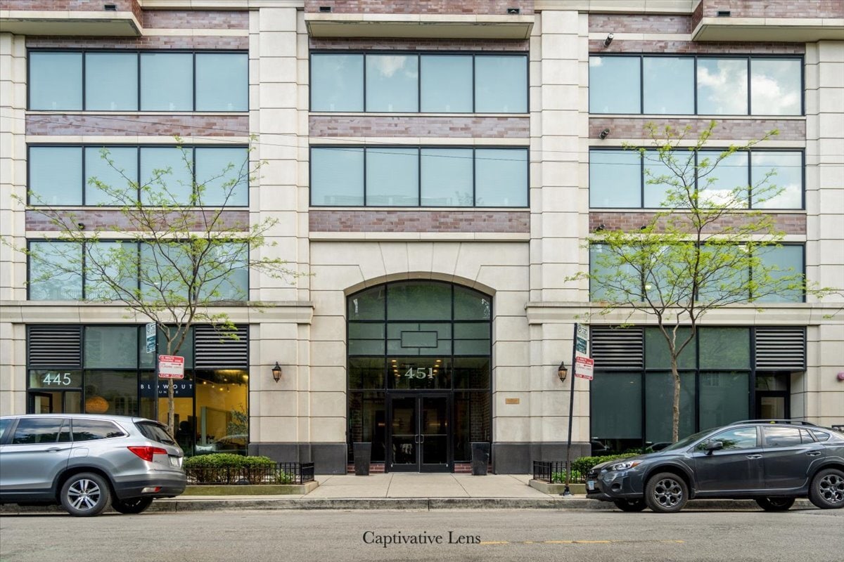 Building Photo - 451 W Huron St