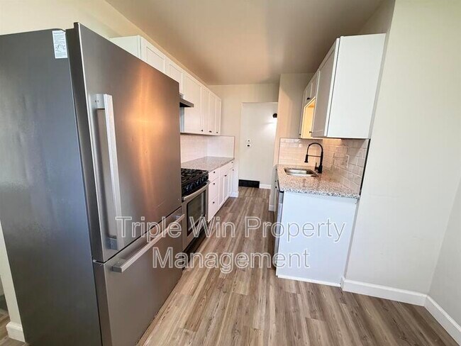 Building Photo - 2257 Luxmore Dr