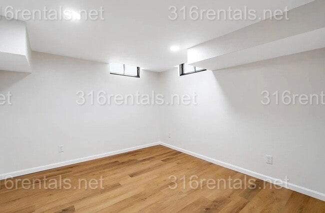 Building Photo - $1795 - 4 bed 2 bath - Single Family Home