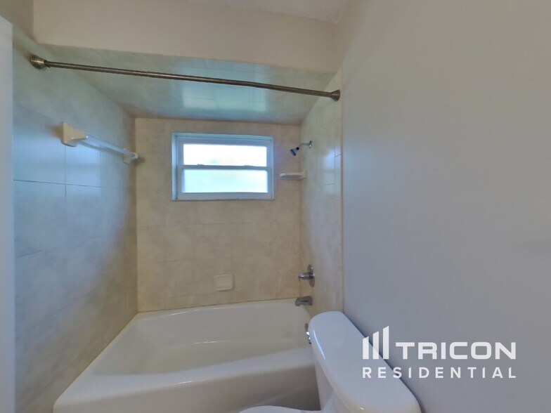 Building Photo - 361 Sagewood Dr