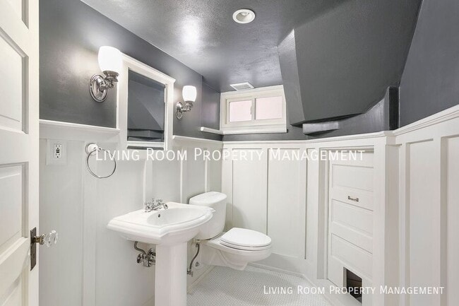 Building Photo - 4542 SE 60th Ave