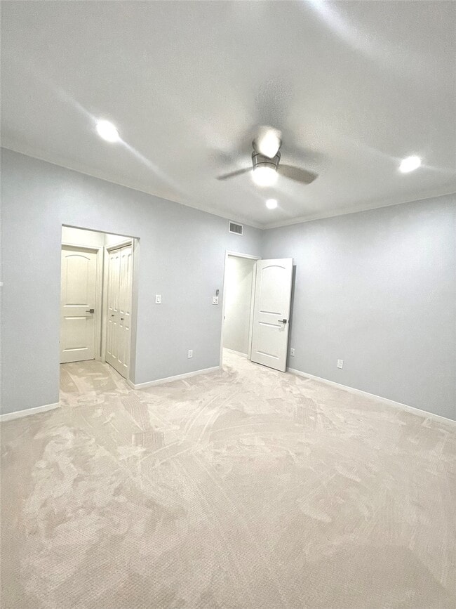 Building Photo - 6000 Sugar Hill Dr