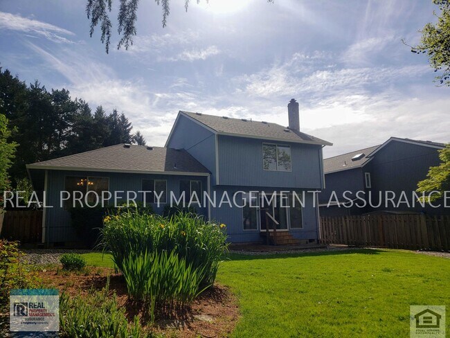 Building Photo - Charming 3 Bedroom Home With A 2 Car Garage!!