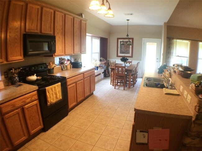 Building Photo - 5912 Meadowglen Dr