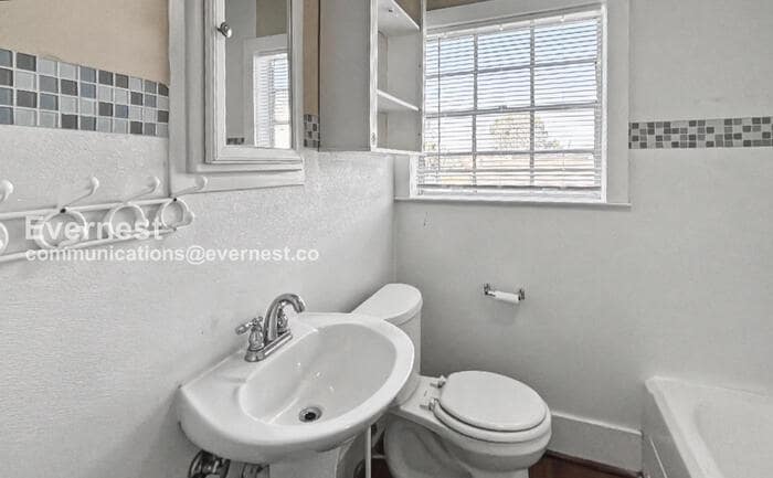 Building Photo - 203 W Lobit Ave