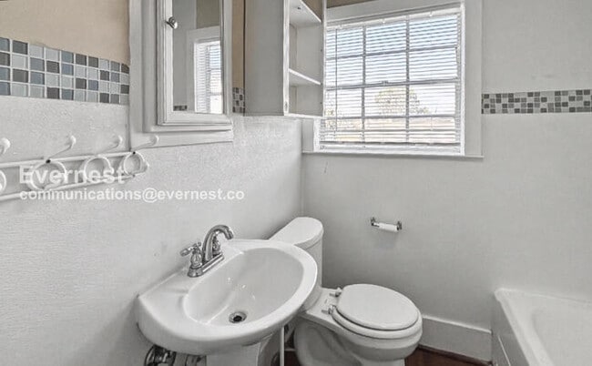 Building Photo - 203 W Lobit Ave