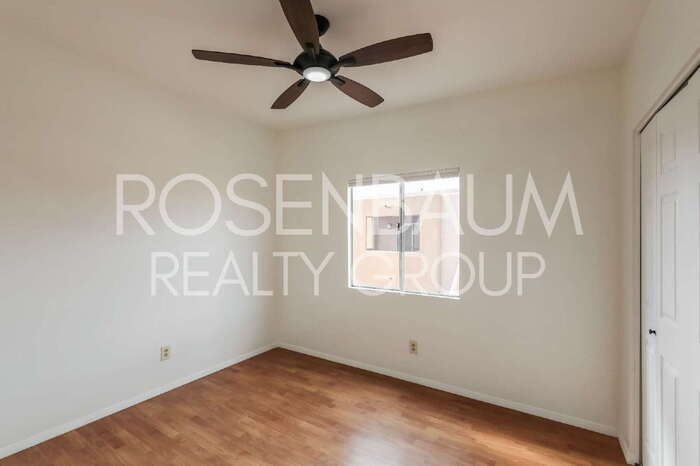 Building Photo - 1810 E Blacklidge Dr