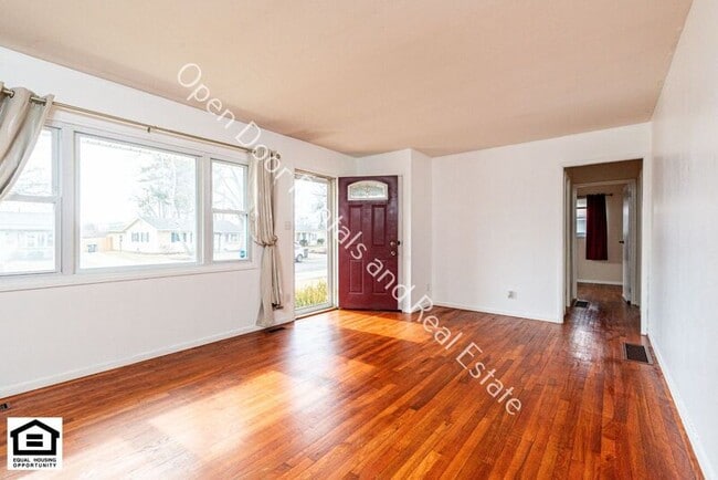 Building Photo - 605 N Camden Dr