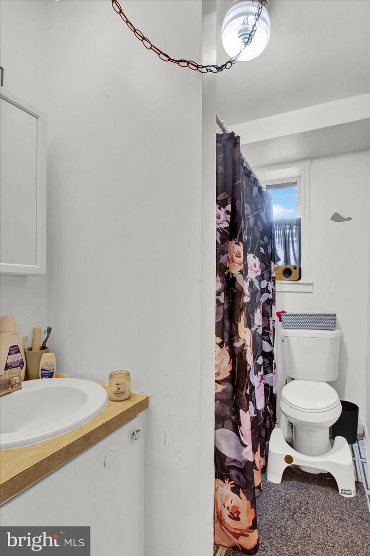 Building Photo - 163 N Washington St