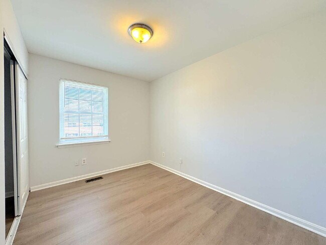 Building Photo - Inviting Lorton Condo with Comfortable Layout and Location