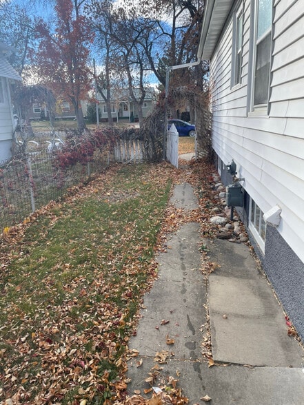 Building Photo - 2415 3rd Ave S