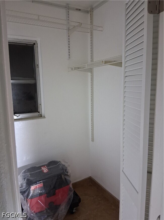 Building Photo - 1260 Joerin Ave