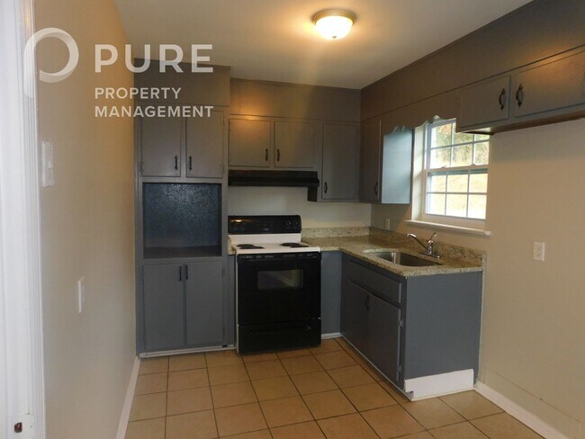 Building Photo - 2028 Progress St