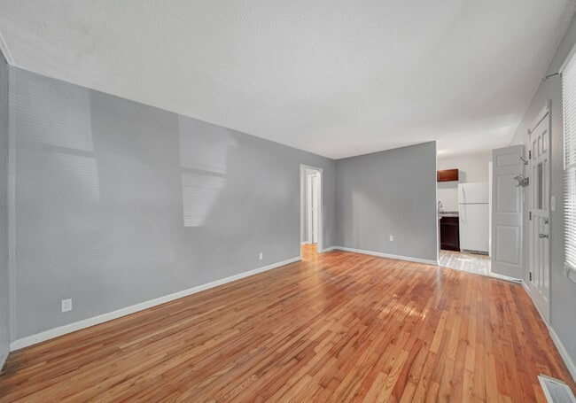 Building Photo - 2221 N 32nd St