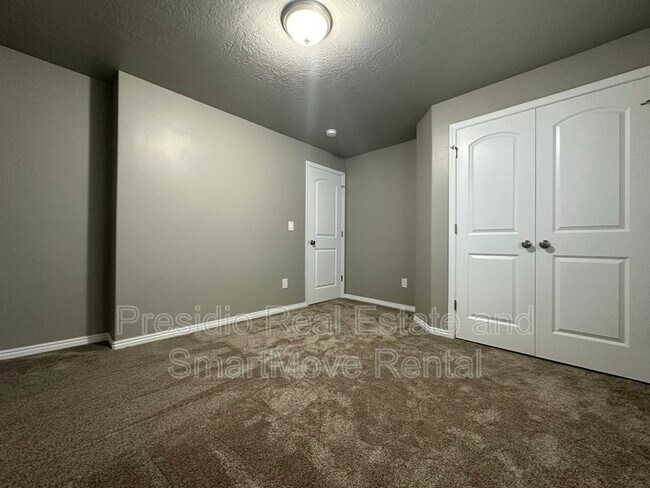 Building Photo - 10684 Wild Rice Dr