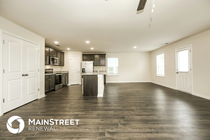 Building Photo - 217 Renwick Dr