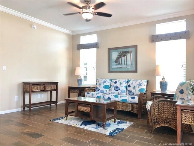 Building Photo - 163 NE Buoy Dr