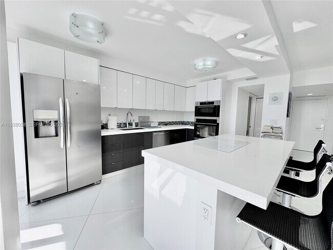 Building Photo - 3600 Mystic Pointe Dr