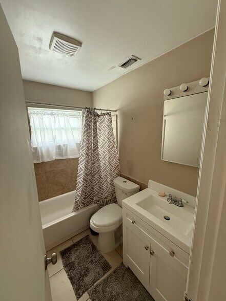 Building Photo - 5860 Mattox St