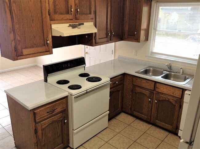 Building Photo - Five Points 3br - Fall 2026 Prelease