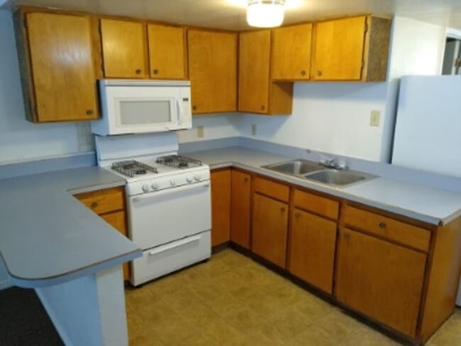 Building Photo - 145 W 820 S